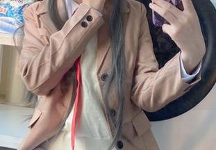 在AT鲨的裤里丝里，福利与写真碰撞出不一样的火花。