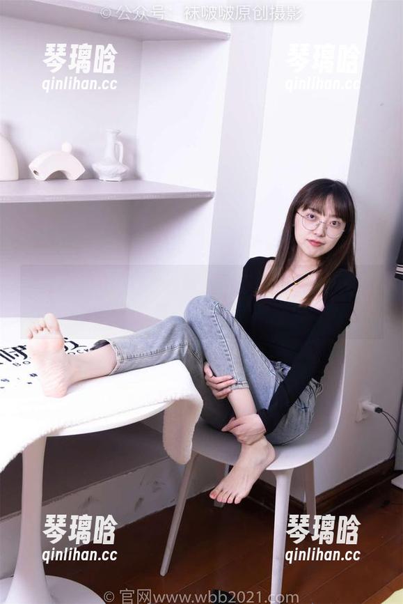 BoBoSocks袜啵啵 - 福利降临：芝士与白色吊带船袜的亲密交锋
