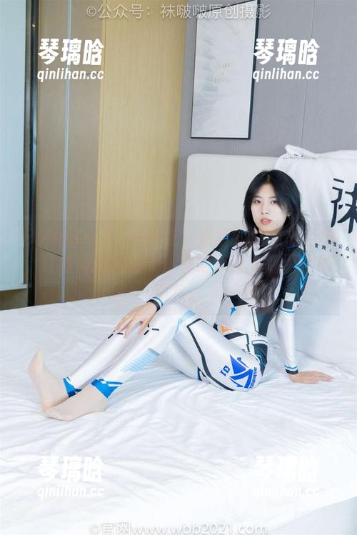 BoBoSocks袜啵啵 - 菠萝的白棉袜合集，让我再次疯狂中！壁纸不止是墙面上的图案。