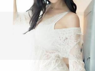 Feilin嗲囡囡 – 施忆佳KITTY泳池套图分享，不愧是博主，泳池边也能演绎出新花样。