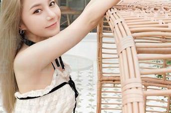 Feilin嗲囡囡 – 可能是王婉悠Queen在镂空全套作品中放飞自我，真有个性。