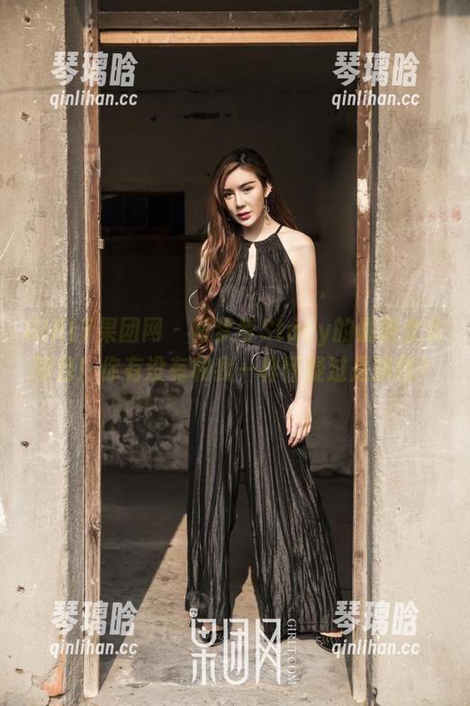 GIRLT果团网 - 何梦兮Stacy的最新女友图包！你有没有和我一样怀疑过是拼图？