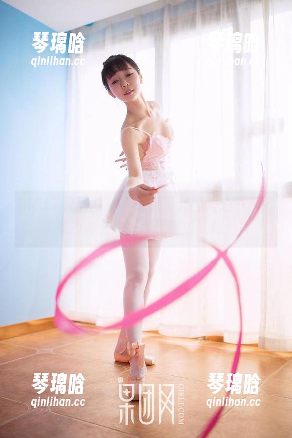 GIRLT果团网 - 下载通灵儿的海边写真，送你沙滩上的‘毫无压力’体验！