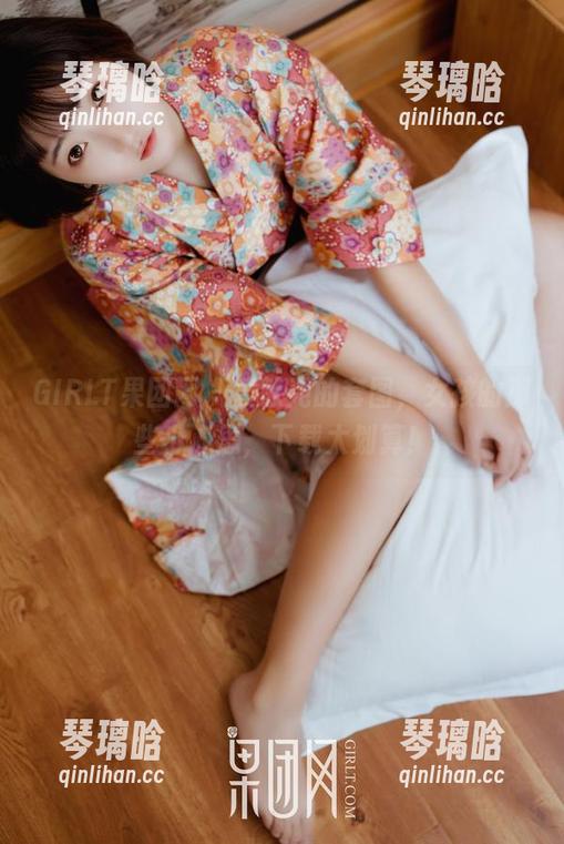 GIRLT果团网 - 黄歆苑的套图，女孩的那些小心思，下载太划算！