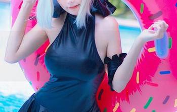 这组Kitkat Cosplay服装作品,照片看上去只是“校园鬼畜”!