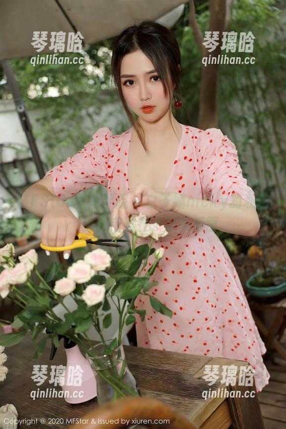 MFStar模范学院 - 白子嫣nicky的私拍：把秘密藏在了镜头后面