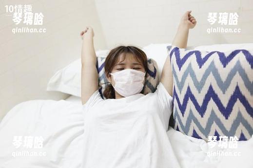 最新红色蕾丝，ROSI的这组图果然层次感满分。