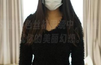 在ROSI的白色丝袜围绕中，网盘下载成就你的美丽幻想。