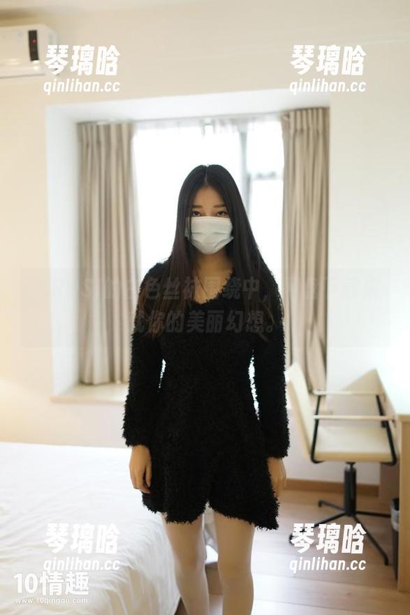 在ROSI的白色丝袜围绕中，网盘下载成就你的美丽幻想。