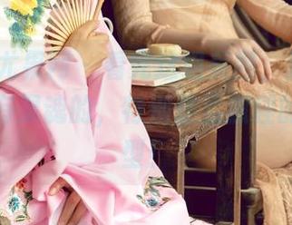 UGirls尤果网 – 看完这组美图，我觉得衣服也是有灵魂的，特别是孟狐狸的吊带造型！