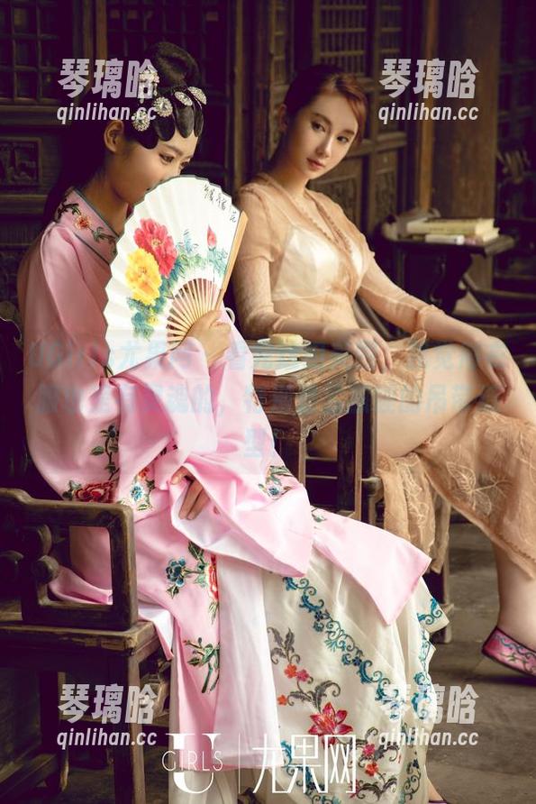 UGirls尤果网 - 看完这组美图，我觉得衣服也是有灵魂的，特别是孟狐狸的吊带造型！