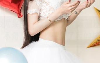 UGirls尤果网 – 新鲜出炉！陈雅漫居家图包，不知为何再次想到了我的袜子…