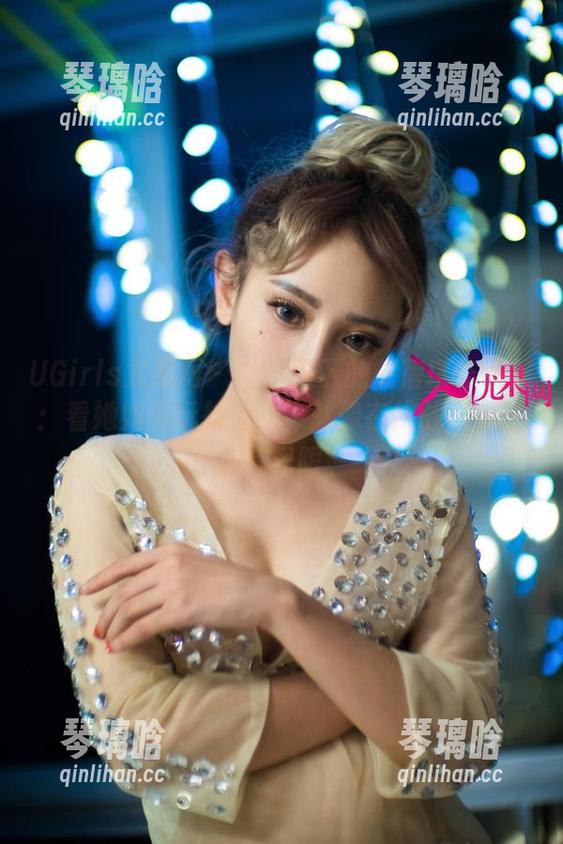 UGirls尤果网 - 体操服下的黛蓓琪作品集：看她如何玩转运动，就像在挑战所有的传统界限。