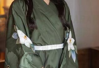 Xiuren秀人网 – 我在翻MARA酱的私房图包，裤里丝的样子，让人想问：到底裤子能不能再短一点呢？