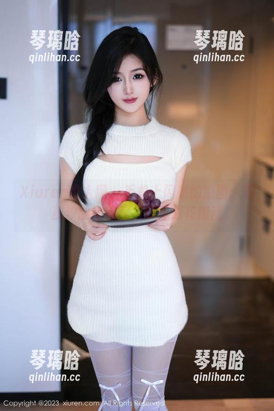 Xiuren秀人网-周慕汐 Xiuren秀人网 - 手机上闪耀的原图:周慕汐的比基尼,真是眼花缭乱