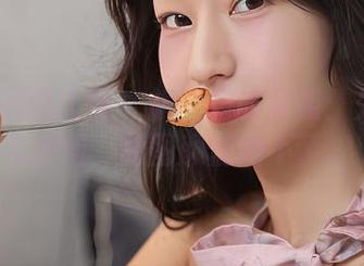 Xiuren秀人网 – 旗袍照的鼻祖：外科TEL出马，原图颜值跑不了。
