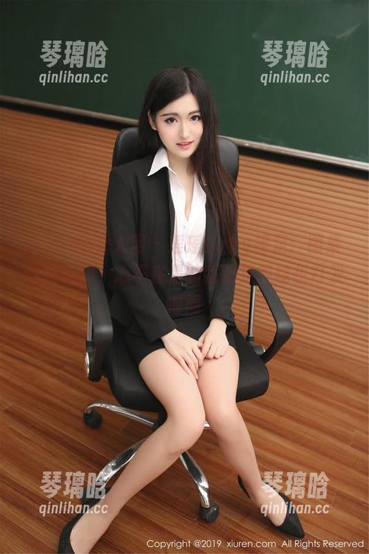 Xiuren秀人网-瑶瑶baby Xiuren秀人网 - 瑶瑶baby裸足:图集里的裸脚,心不在焉的我倒是想趁机打发时间