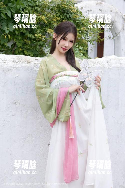 Xiuren秀人网 - 镂空的玩法原来可以这么丰富，让我想到了黄婧GIGI的每一个姿势。