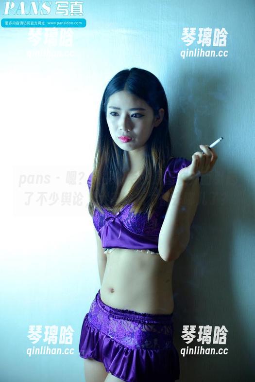 pans - 嗯？雯雯的毛衣原图在外面引起了不少舆论，大家注意力都去哪儿了？