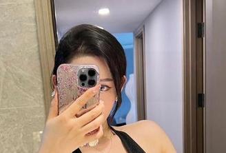 微密圈 – 不爱笑的赛琳私拍的大脑洞：她在厨房里忙什么呢？原图好奇心爆棚