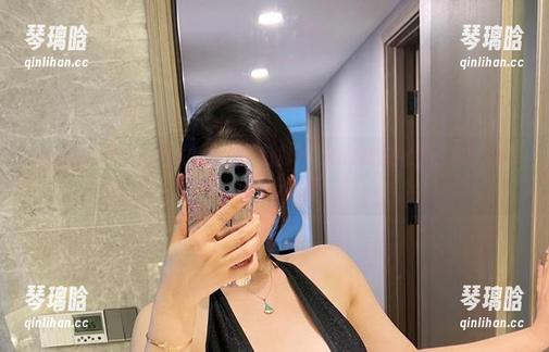 微密圈 - 不爱笑的赛琳私拍的大脑洞：她在厨房里忙什么呢？原图好奇心爆棚