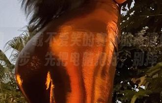 微密圈 – 下载不爱笑的赛琳的高清体操服，第一步：先把电脑抱好，别摔了！