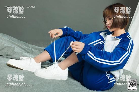 丽柜 - 背心+西装短裤=晴晴的新图册，剧本真不敢想象！