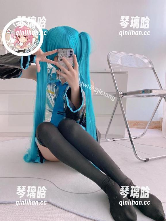 运动不只是肌肉，二阶堂宅绘子的足球队写真让你想下载回味。