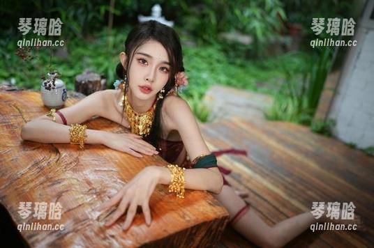 观众们定住了，余多多Dudu的女仆，让人想象无限…你懂的。