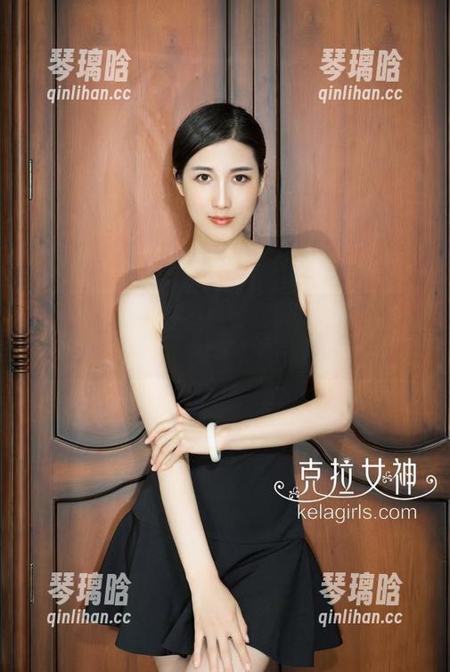 克拉女神 - 小芹浴室套图更新，她这是想啥呢？