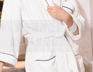 克拉女神 – 最新面对汤怡，内衣写真集中的哪一款让你侧目？