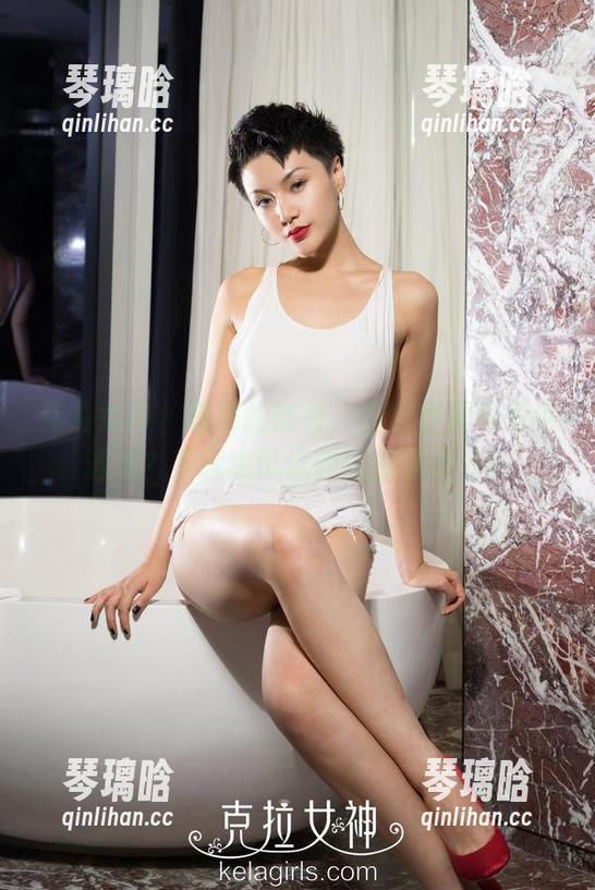 克拉女神-珊珊 克拉女神 - 珊珊的套装,图包里藏着多少选择?下载来试试你能撩到多少?