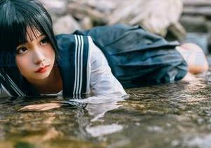 又一个湿哒哒的T恤，兔玩映画把这事儿做成了最新的写真集，稀奇！