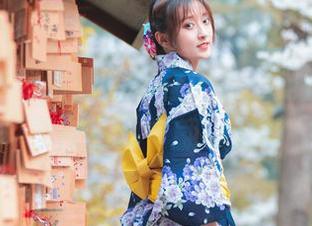 瞧瞧,冬马路纱的樱园浴衣,宛如全套仙子在花丛中翩翩起舞