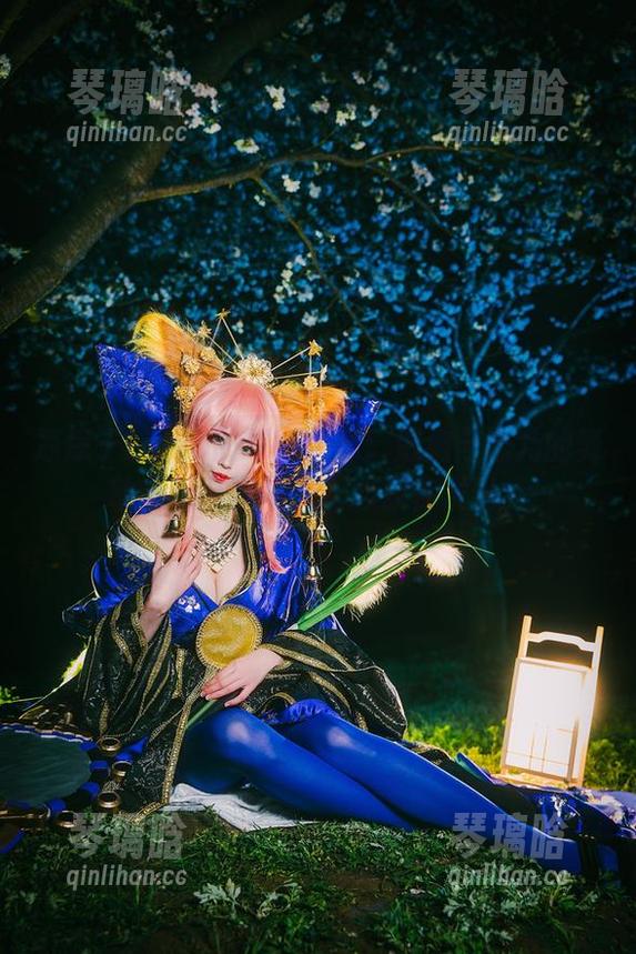 凉凉子rioko的写真合集：魅魔与恋乃的舞动，舞台没灯光，心却在发光。