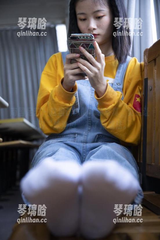 南国足艺 - 这组沫沫的泳装写真，竟然让我对“泳池边”有了新想法。