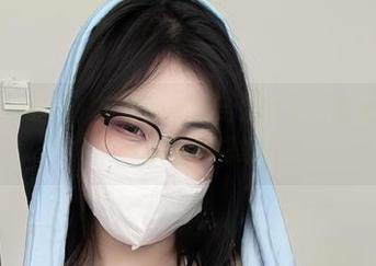 微密圈 – 别眨眼！可爱的肉巴给你带来一套极具个性的比基尼定制图集。