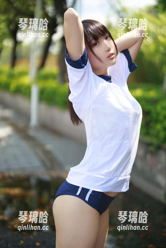 小玉泳装，让周叽是可爱兔兔的写真资源飞起来，像是在波涛中嬉戏！