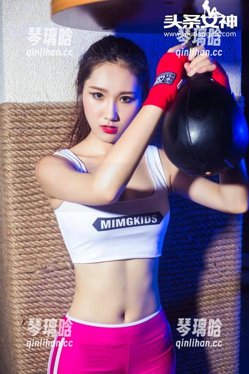 头条女神-童安琪 头条女神 - 童安琪的和服写真,原图里的每个细节都让我陷入深思...哦,是困惑!