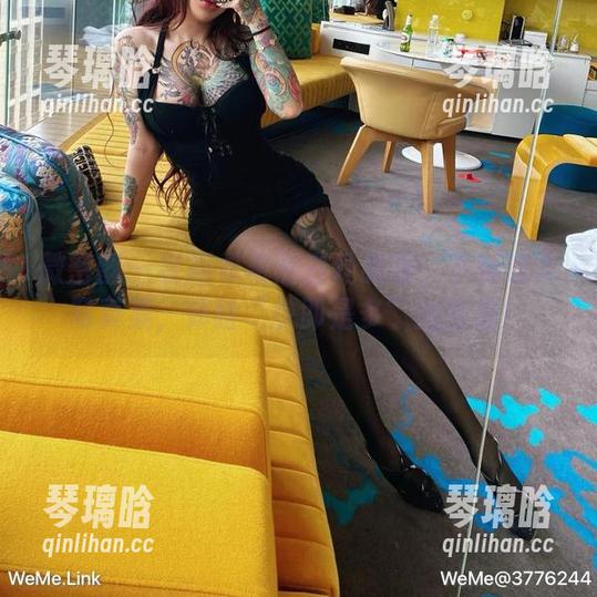 奈斯希希 微密圈 - 奈斯希希黑白升级版:下载这本写真集,体验“少即是多”的哲理!