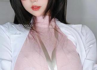 女主K，送上福利：逼格满满的原图美脚，太养眼了！