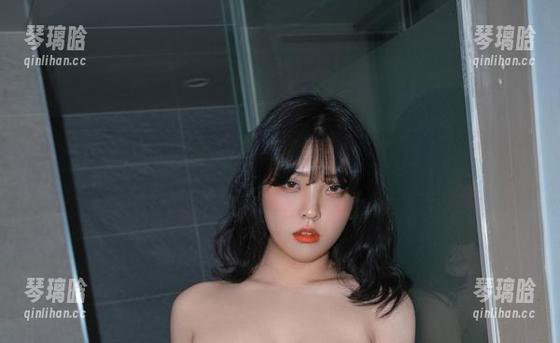 在宋哈娜(송하나)的房间，BBUTTERMILK被写真召唤，太会艳了吧？