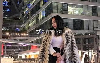 微密圈 – 在这似乎认识的居家厕所里，宸大小姐的写真意外精彩！