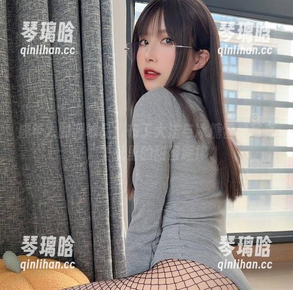成年人的调味品：布丁大法与冰糖雪梨写真，壁纸里的甜蜜旋律