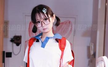 听说幼水铃衣的白丝开启免费模式,快来领取这套图,再也不怕上班无聊了!