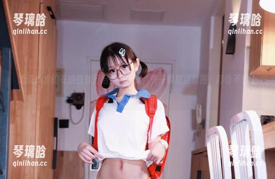 听说幼水铃衣的白丝开启免费模式，快来领取这套图，再也不怕上班无聊了！