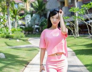 推女郎 – 赵惟依短裤福利不止是穿搭，图片里还有你的想象。