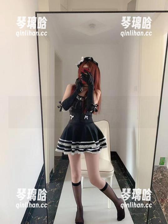 微密圈 - 提袜少女带来的全套美足图包，发出一丝轻声的召唤