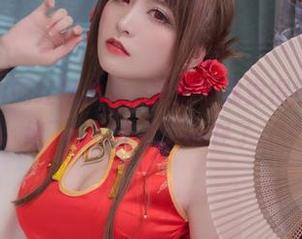 星野saori的红裙图集,突然让我觉得红色是个情绪飞出的颜色,奇怪了。