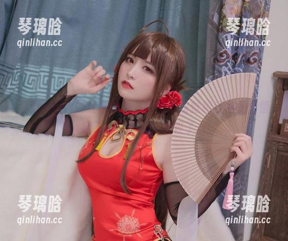 星野saori的红裙图集，突然让我觉得红色是个情绪飞出的颜色，奇怪了。